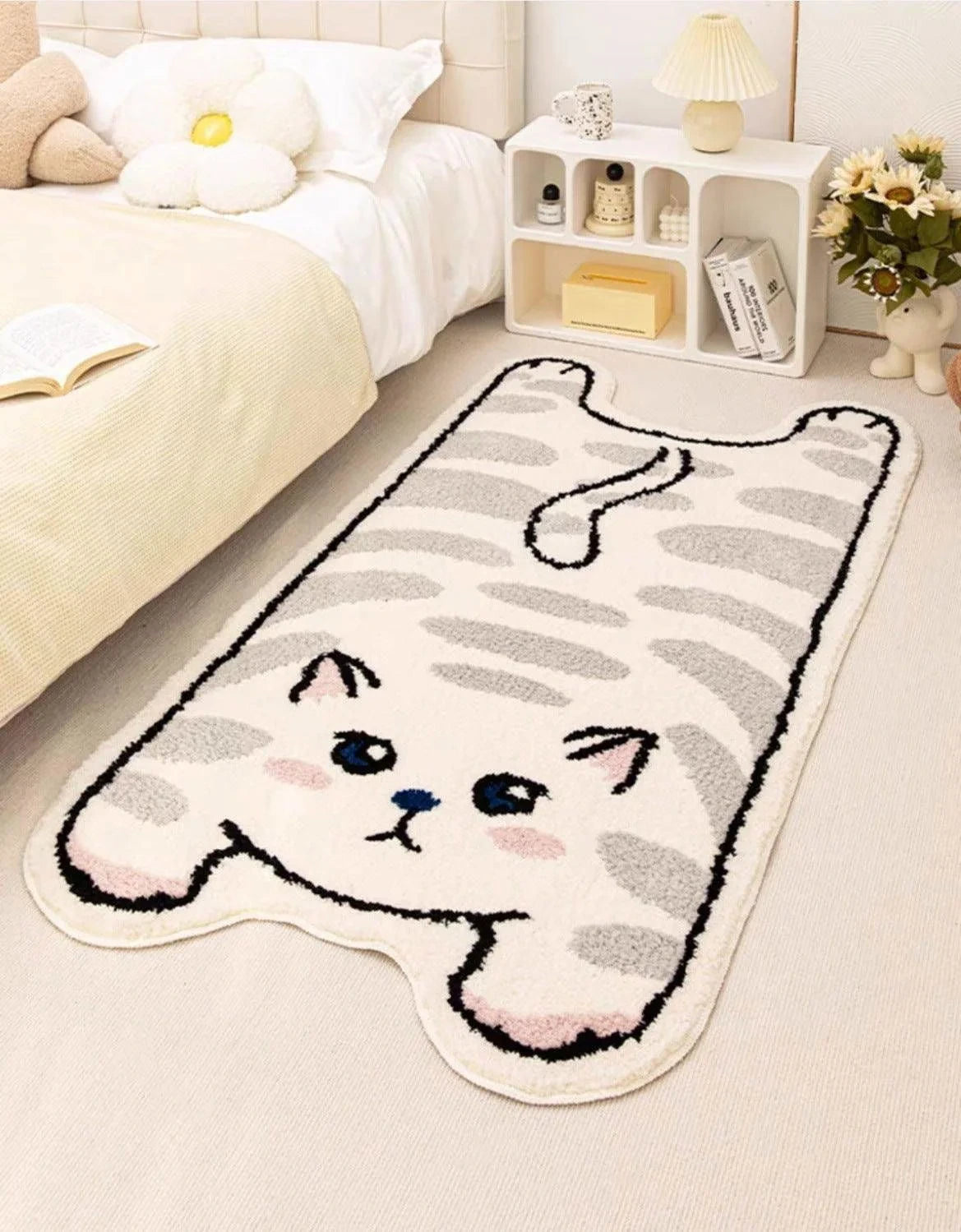 Vue rapprochée de la texture et de la finition du tissu du tapis Whimsical Whiskers - vivaessencepet